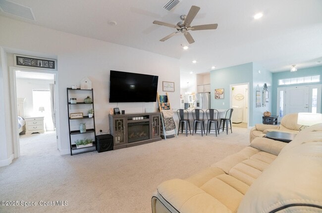 Photo - 814 Moment St