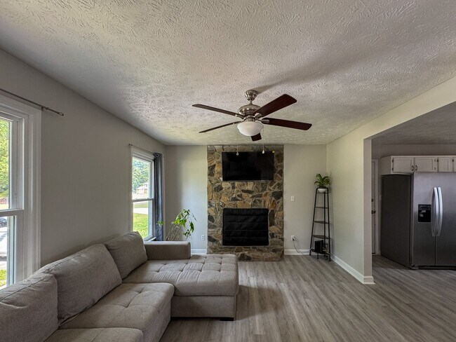 Photo - Beautiful 3 Bed 2 Bath Fayetteville Home with Fenced Yard
