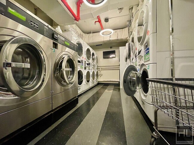 Photo - East 39th Street Unidad 21A