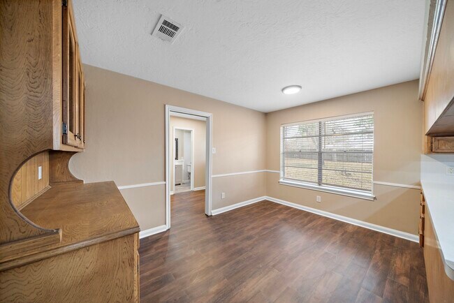 Photo - 1104 Hillcrest Dr