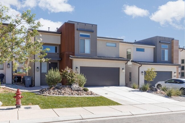3156 E Sky Rim Wy