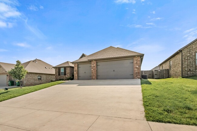 Photo - Come home to this stunning 4 bed/2 bath split floorplan home in Centerton!