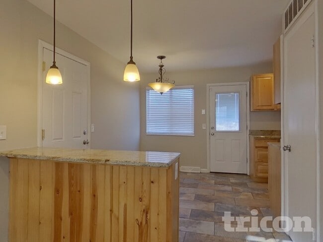 Photo - 10435 W 107th Pl