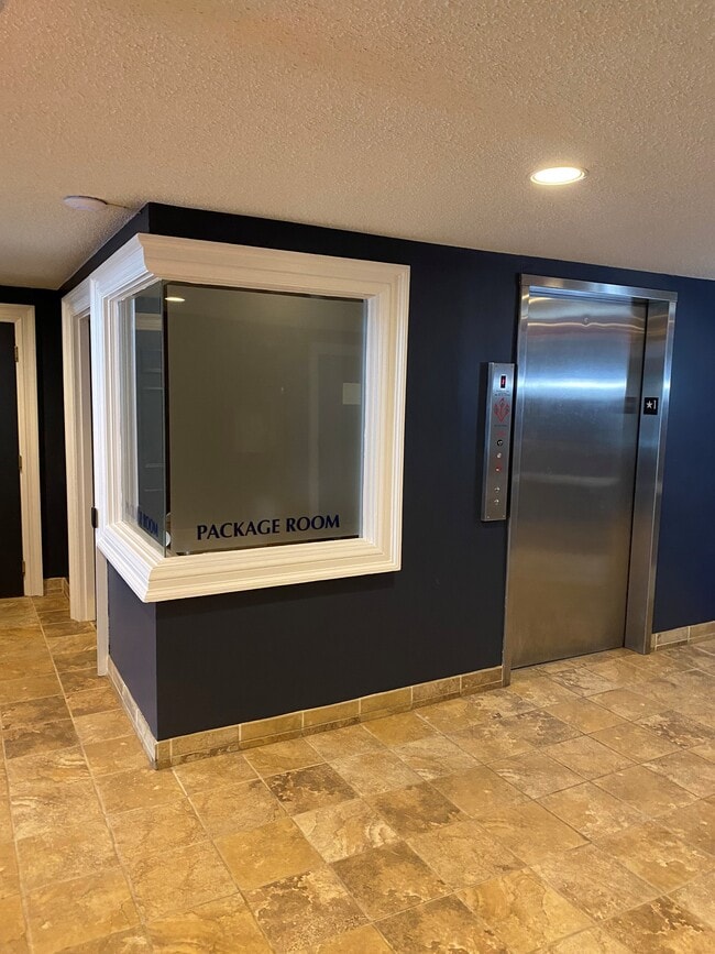 Habitación para el almacenamiento seguro de paquetes
