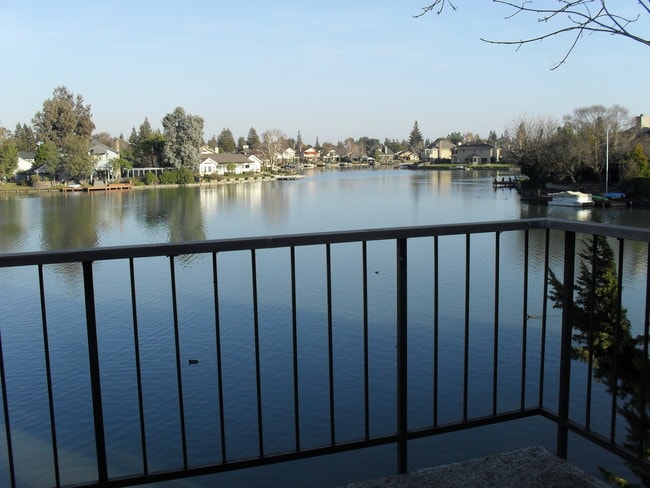 Lakeview Apartment Homes