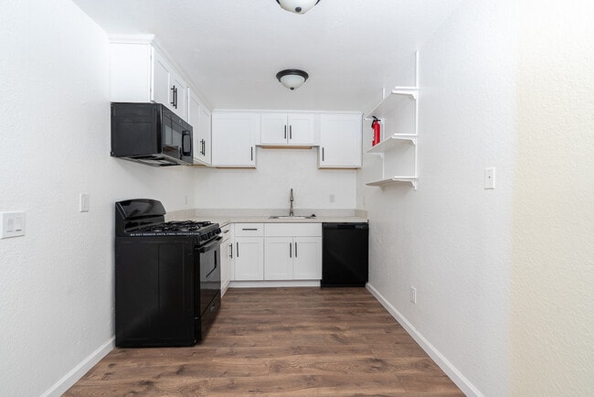 Photo - 526 Greystone Ln