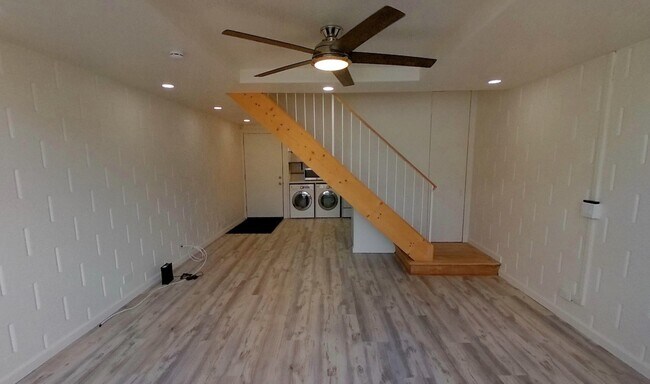 Photo - 2 Bed/1 Bath/1 Parking - Washer & Dryer in Unit -Close to Downtown Hon. - Near Busline