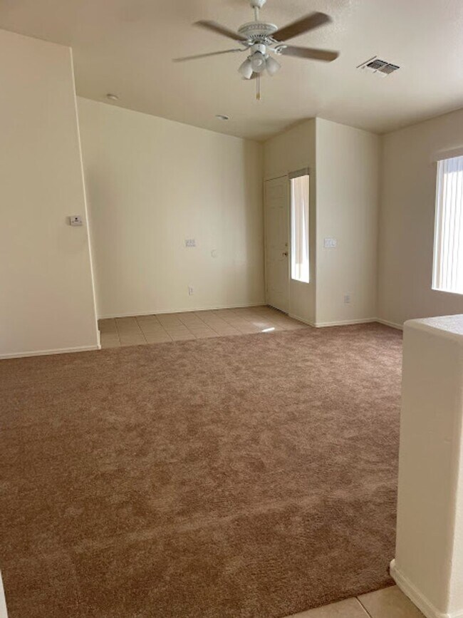 Photo - Nice 4bdrm + den in Avondale CWS