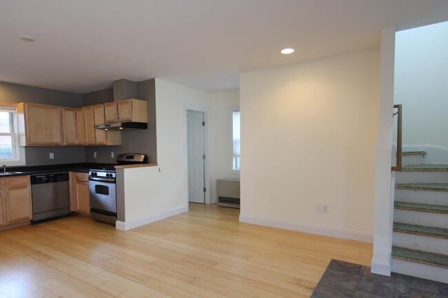 Photo - 18 Monroe St