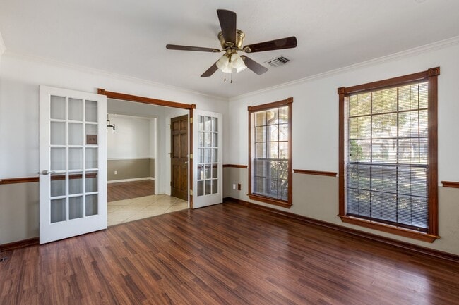 Photo - 4826 Meadowglen Dr