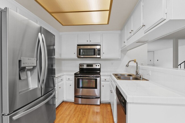 Building Photo - For Rent 3 Bed, 2.5 Bath Condo in Mesa Verde, Costa Mesa $4,195