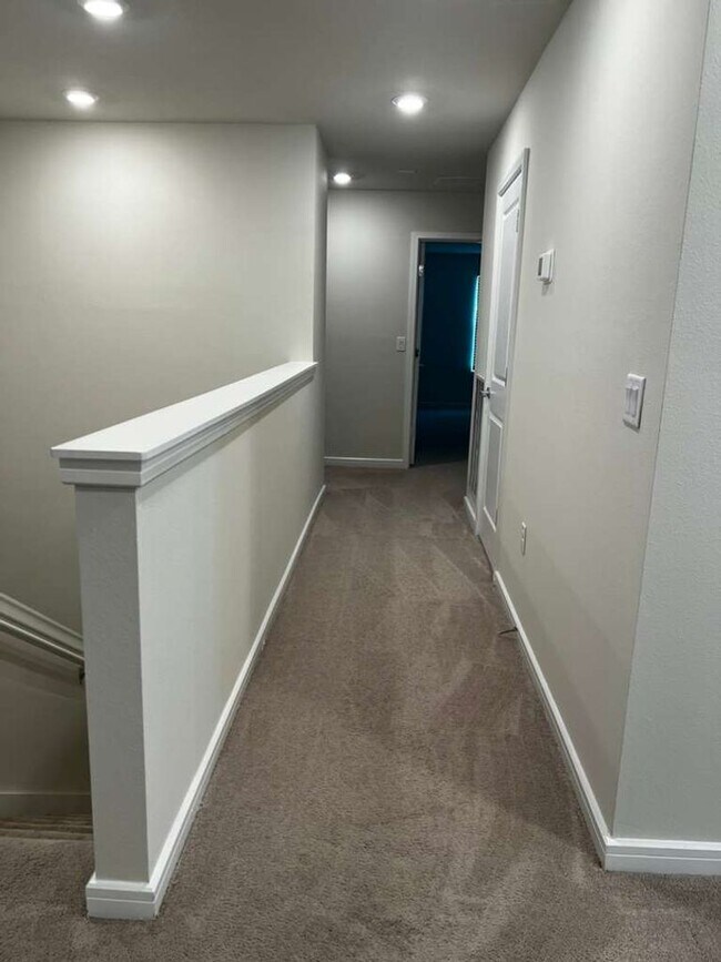 Photo - FOR RENT!!