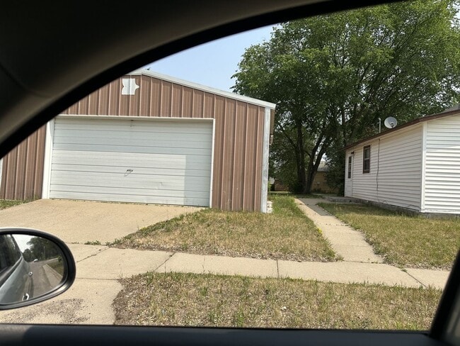 Photo - 2 Bed, 1 Bath Single Family Home with 2 Ca...