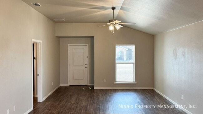 Photo - 2033 Kenwood Ave