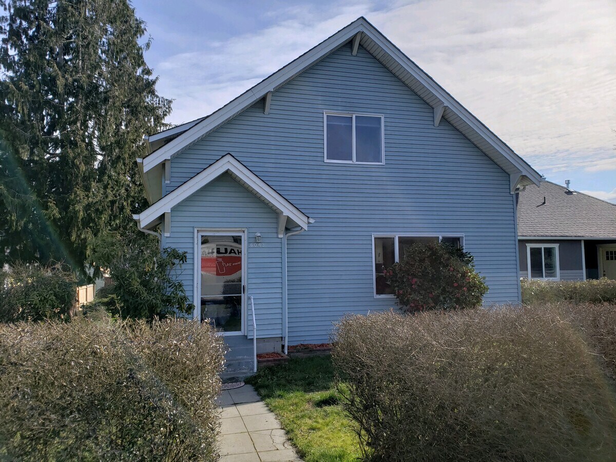 Front - 6043 S Lawrence St