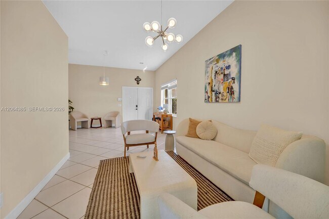Photo - 885 Tanglewood Cir