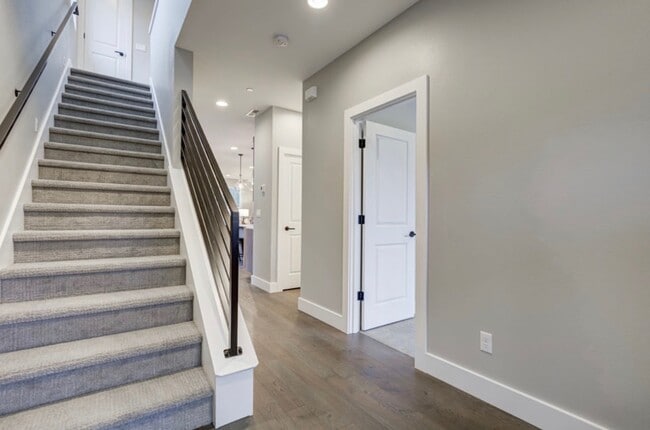 Photo - 6045 NE Flanders St Unit 6045