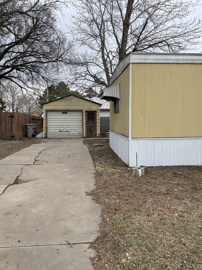 Photo - 201 E 5th St