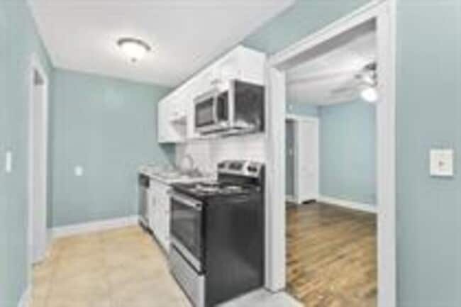 Photo - 4545 Main St