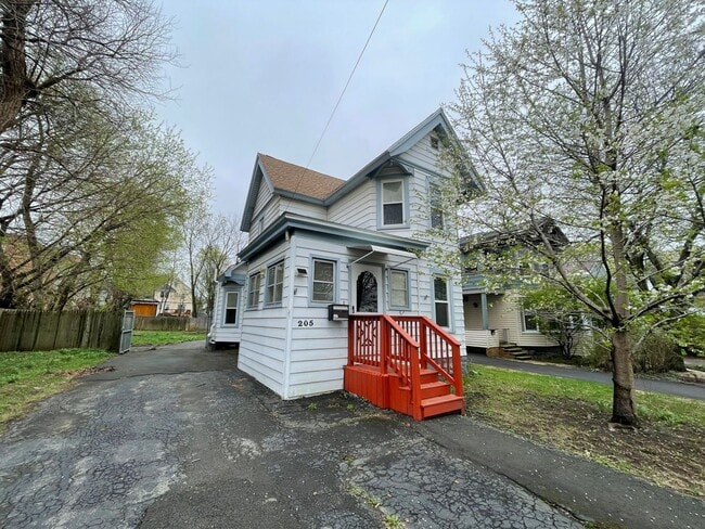 Building Photo - Single-family Home on Tipperary Hill