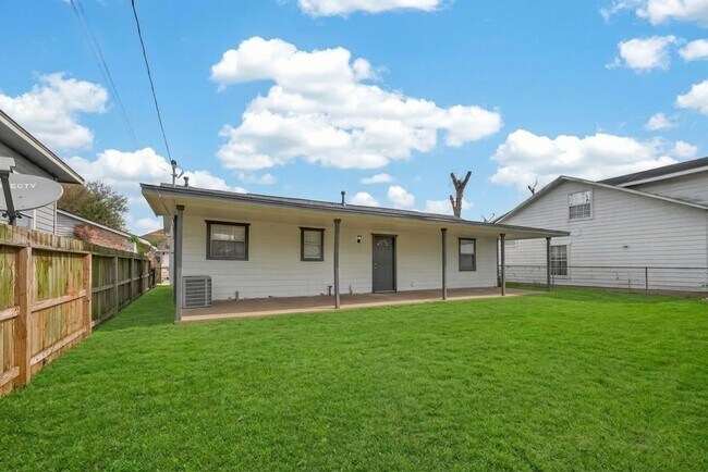 Photo - 7927 Brays St