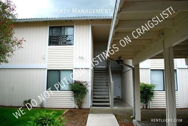 Building Photo - 2824 D Pl SE Unit A