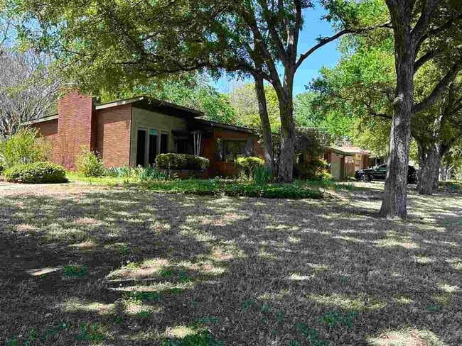 Photo - 2400 Martin St House