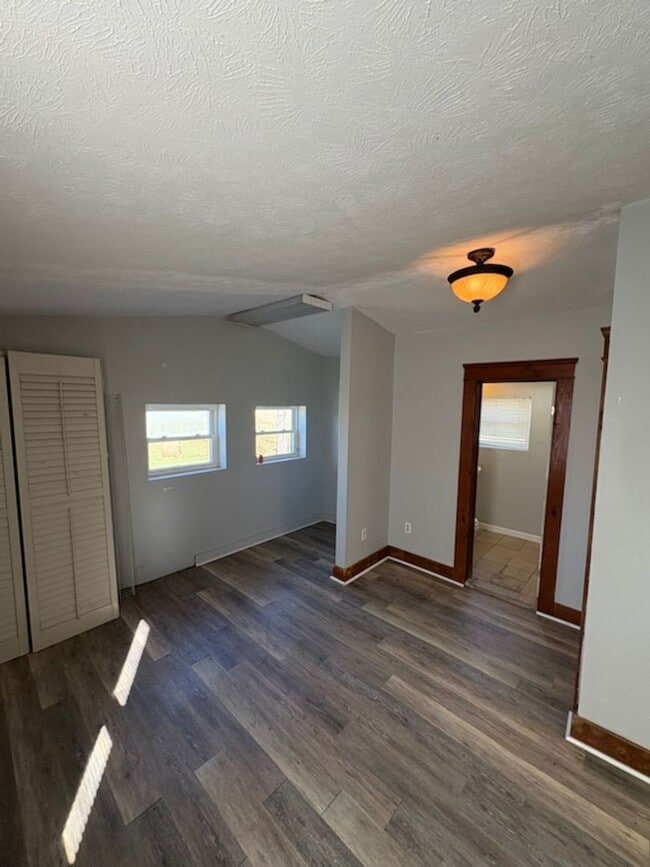 Photo - 420 W Old Andrew Johnson Hwy