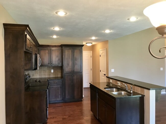 Photo - Beautiful home in West Springfield available Now