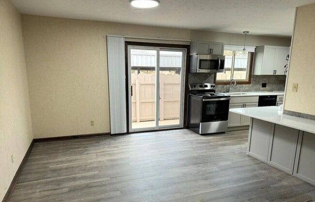 Photo - 1911 Glendale Rd