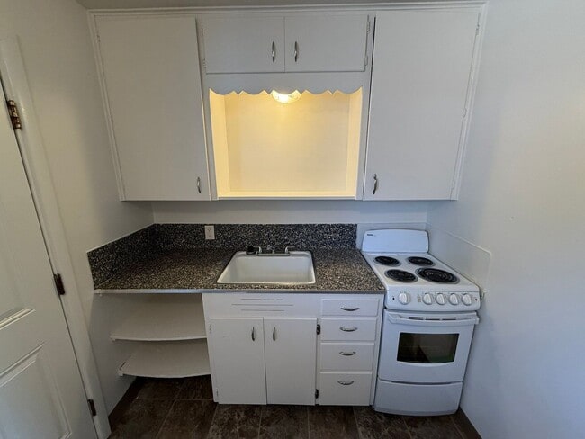 Photo - 912 Fir St S