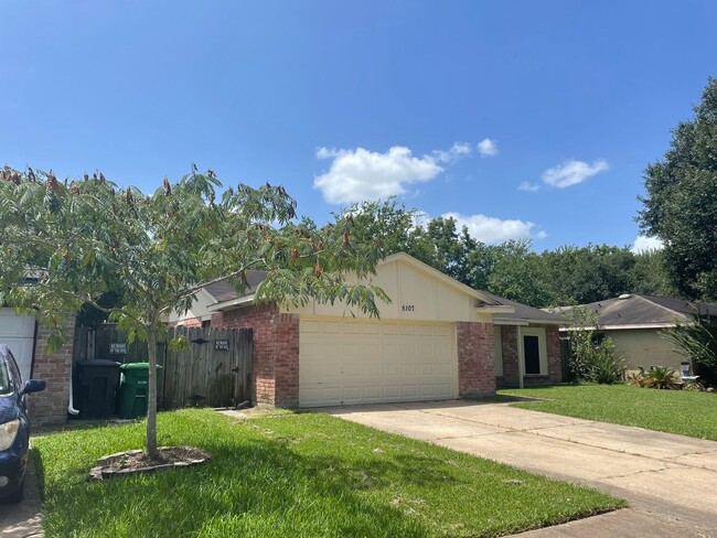 3 bedroom / 2bath home in Southwest Houston. - 3 bedroom / 2bath home in Southwest Houston.