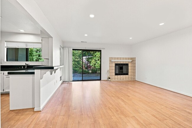 Photo - 320 Grapevine Pl