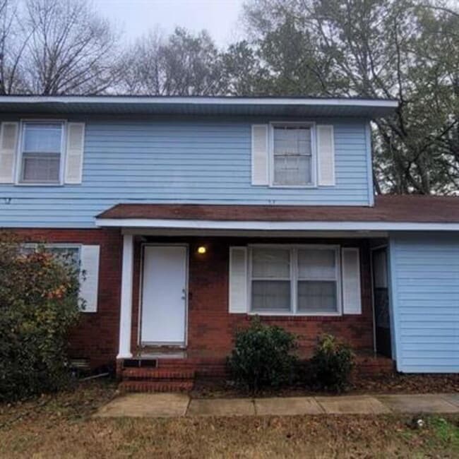 Building Photo - 2120 Milano Dr