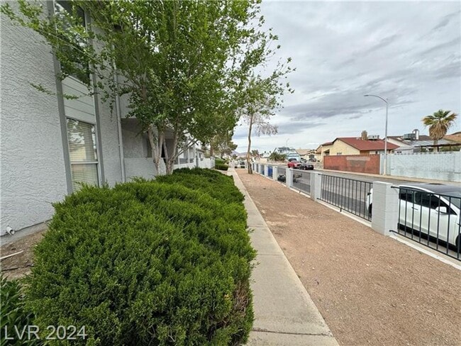 Building Photo - 2 BED 2 BATH CONDO MOVE IN READY!!