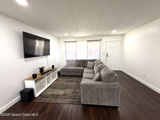 Photo - 668 Hampton Dr NE