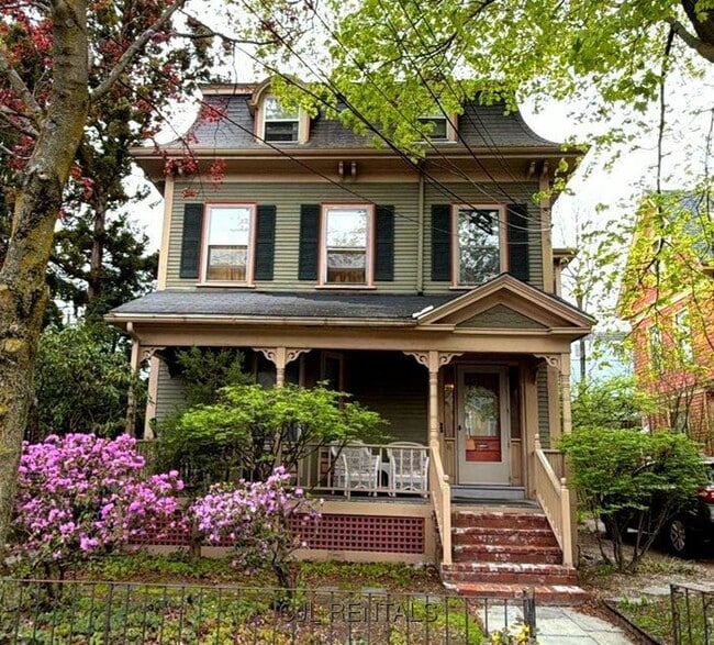Building Photo - 87 Orchard St Unit 2