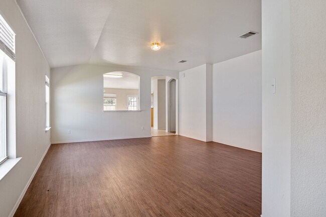 Photo - Classic 3 Bedroom, 2 Bath Home in Austin Near Tesla & Airport