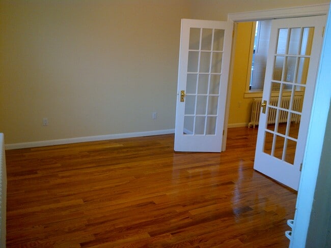 Building Photo - 1205 Ave. Y Unit 1 Floor