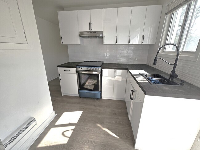 Building Photo - 19 Wellington St Unit 105