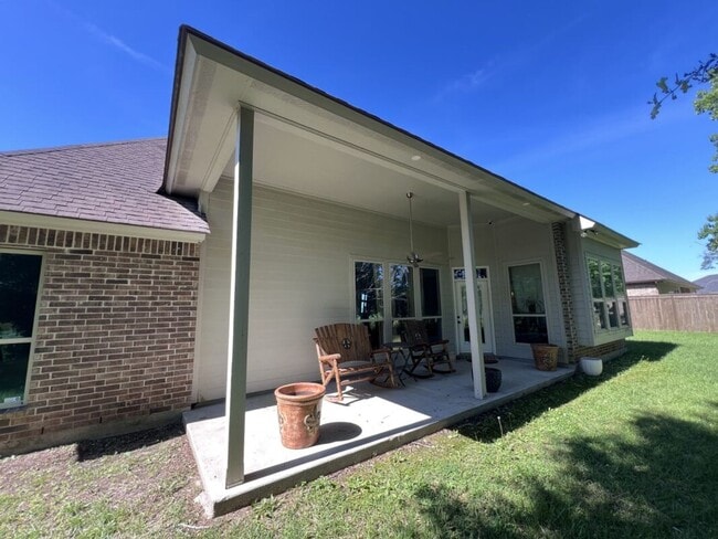 Photo - Luxury 4 Bedroom Home in Zachary’s Audubon Lakes
