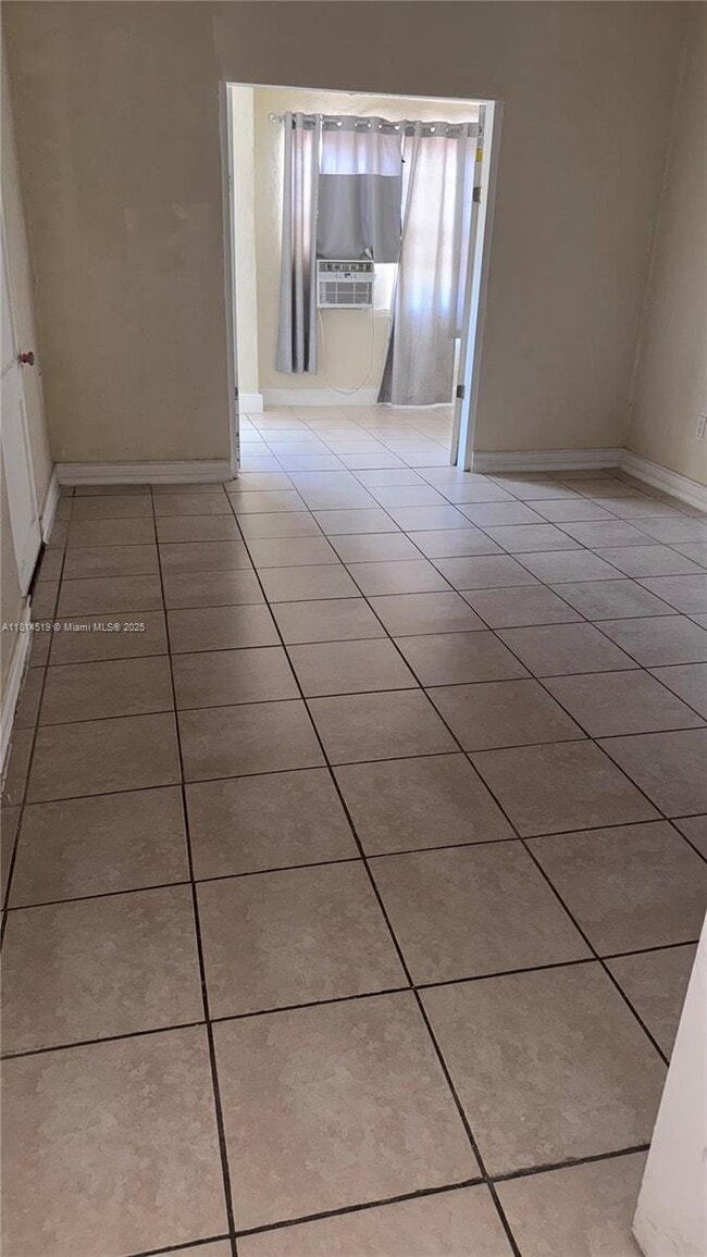Building Photo - 2614 SW 8th St Unit A Rental