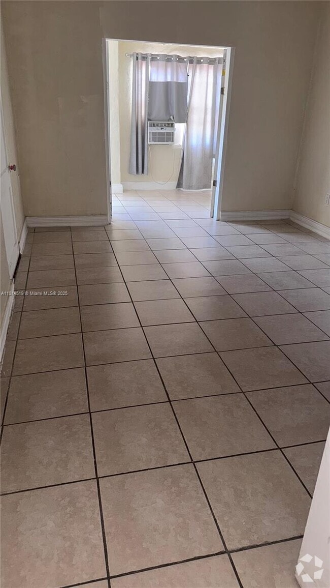 Building Photo - 2614 SW 8th St Unit A Rental