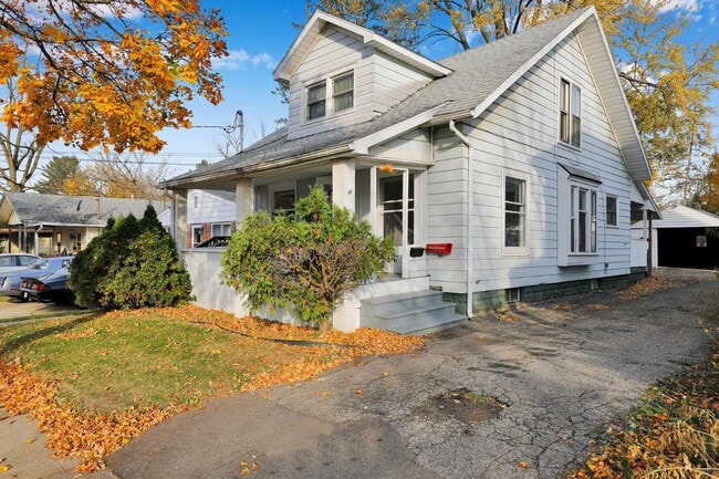 Photo - 405 E Hodge Ave
