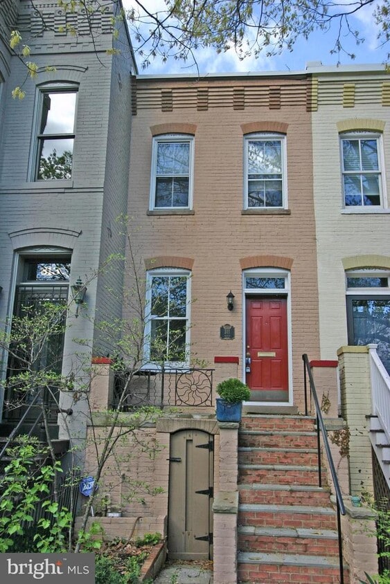 Photo - 311 9th St SE (Washington, DC)