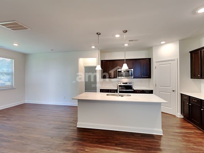 Photo - 542 Rivermist Dr