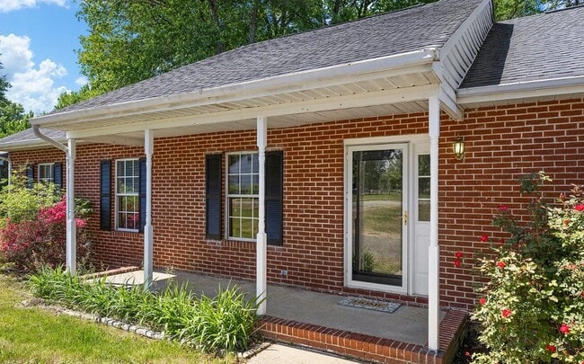 4 Swan Dr