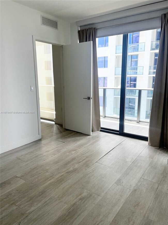Photo - 55 SW 9th St Unidad 3609