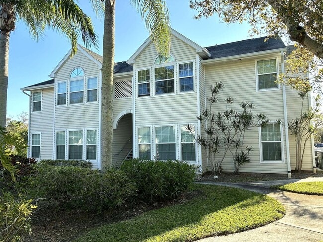 Building Photo - 1810 Waterford Dr Unit 6
