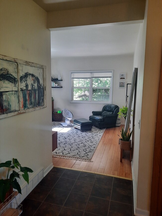 Photo - 839 E John St Unit Lower